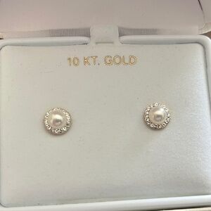 New 10K Yellow Gold Pearl & Crystal Border Stud Earrings